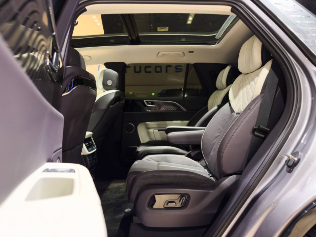 Hongqi E-HS9
