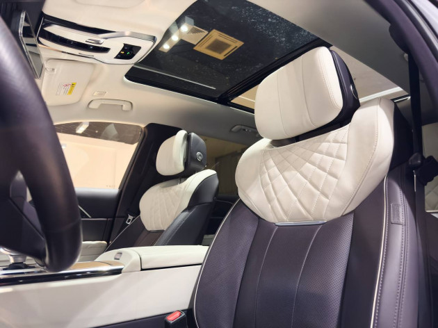 Hongqi E-HS9