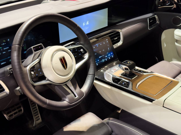 Hongqi E-HS9