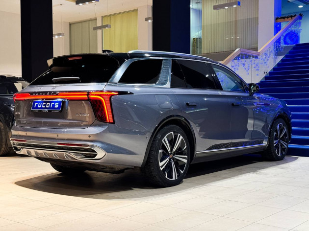 Hongqi E-HS9