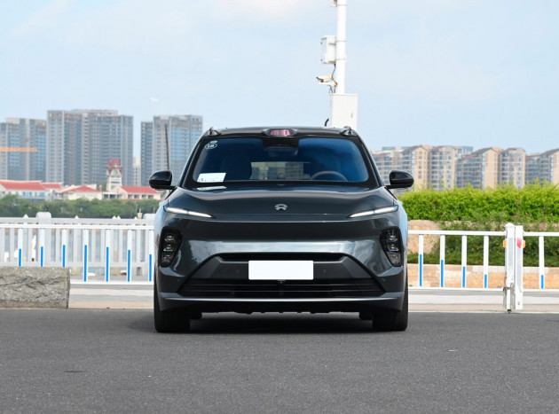 NIO ES8