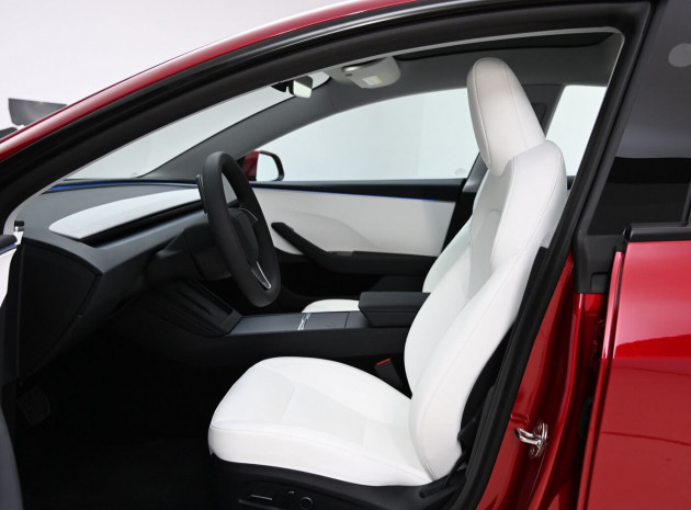 Tesla Model 3 2024
