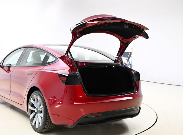 Tesla Model 3 2024